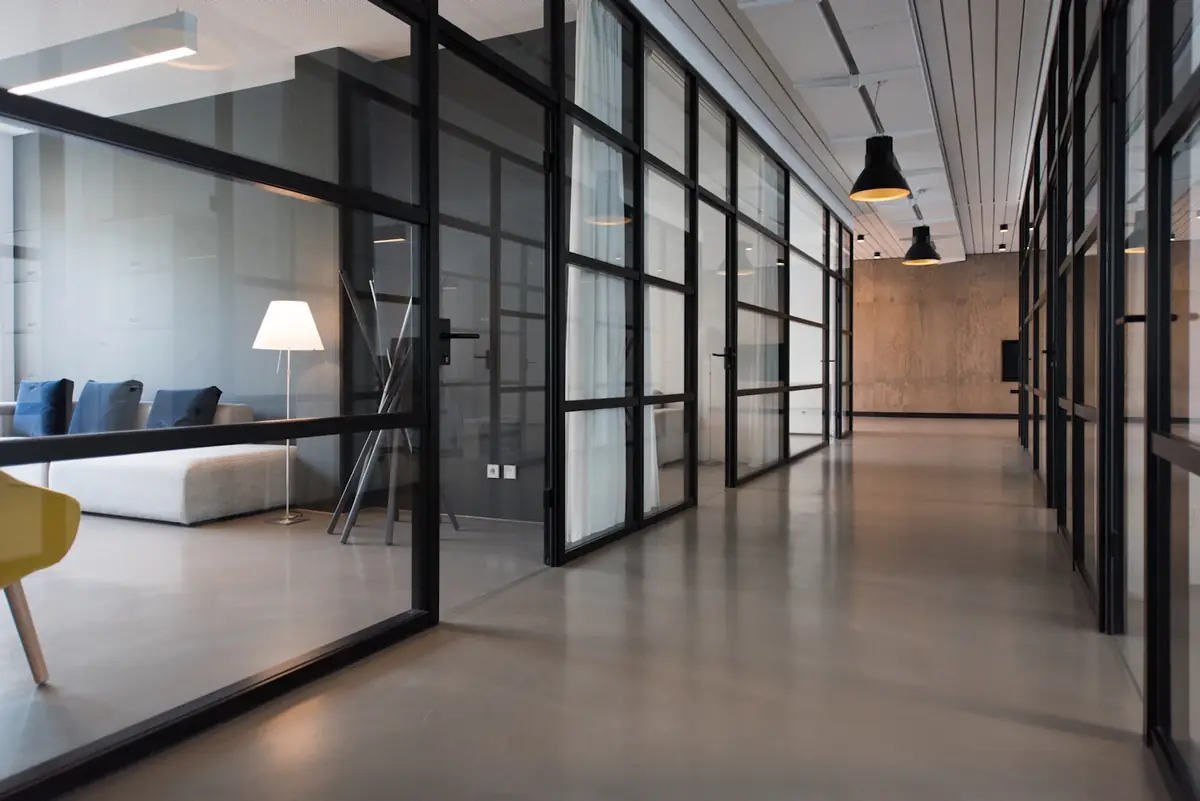 Licht professioneel kantoorinterieur